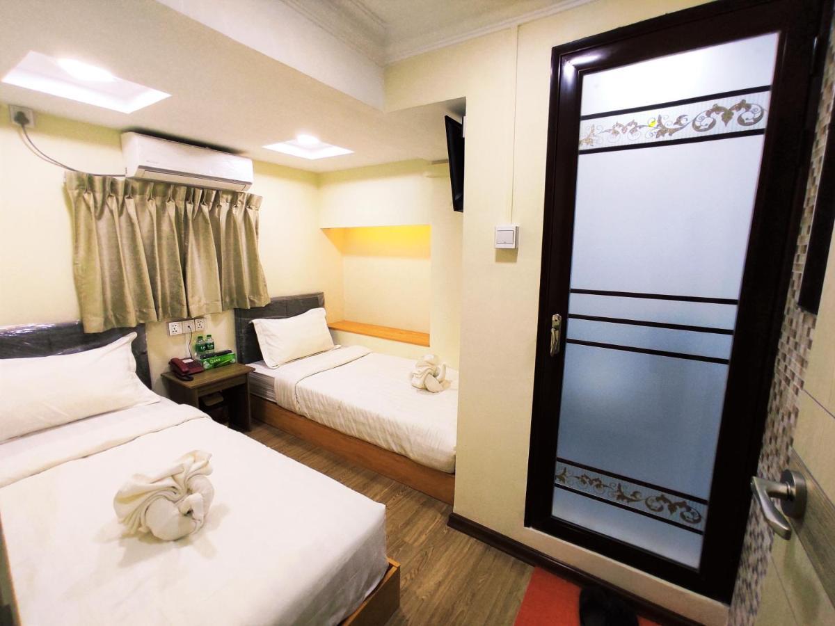 November Hostel Yangon Exteriör bild