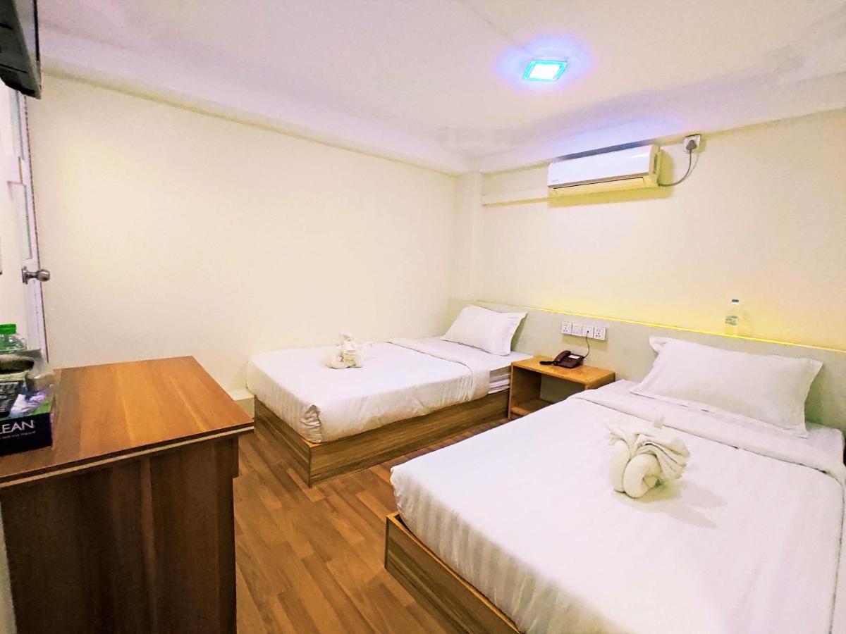 November Hostel Yangon Exteriör bild