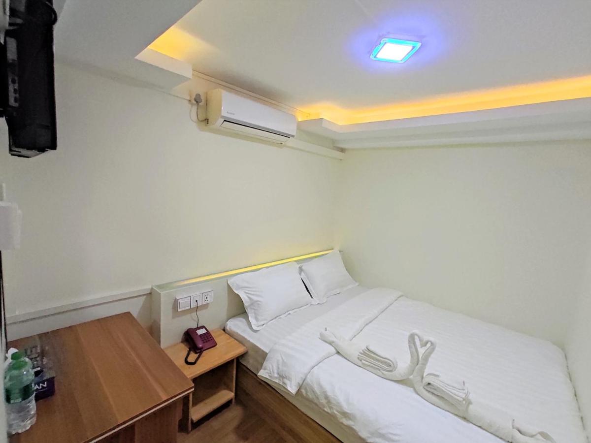 November Hostel Yangon Exteriör bild