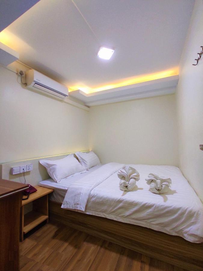 November Hostel Yangon Exteriör bild